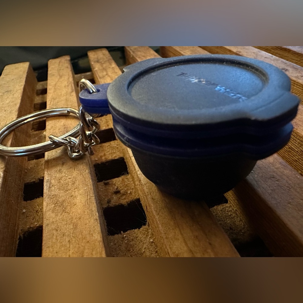 Tupperware Mini Micro Urban Millennials Keychain - Picture 2 of 3
